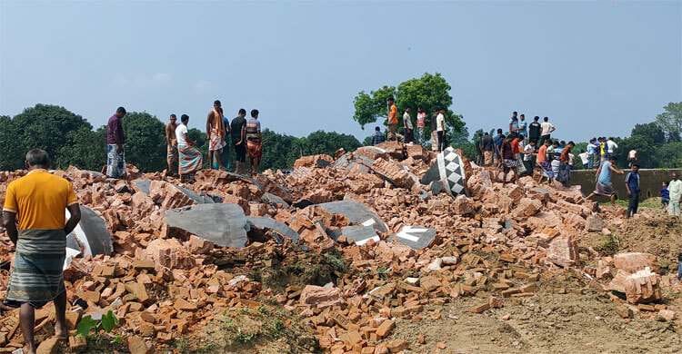 চাঁপাইনবাবগঞ্জের শিবগঞ্জে তিনটি অবৈধ ইটভাটা গুঁড়িয়ে দিয়েছে প্রশাসন।